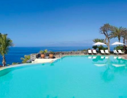 Swimming pool with a sea view